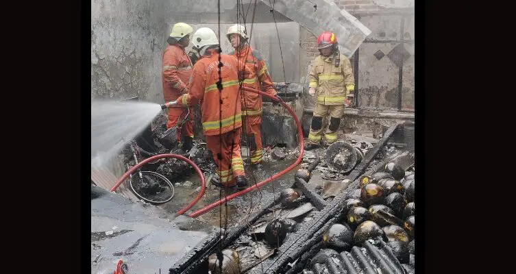 Kebakaran Kedungcowek Surabaya