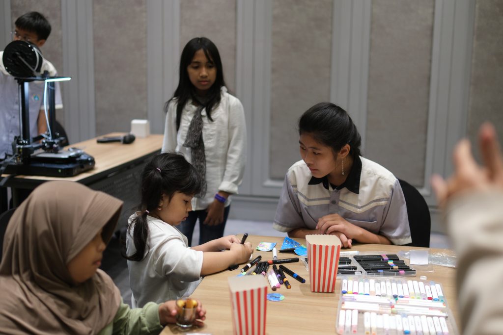 Kesempatan Belajar Teknologi melalui Aktivitas Interaktif dan Kreatif di Sheraton Surabaya Hotel