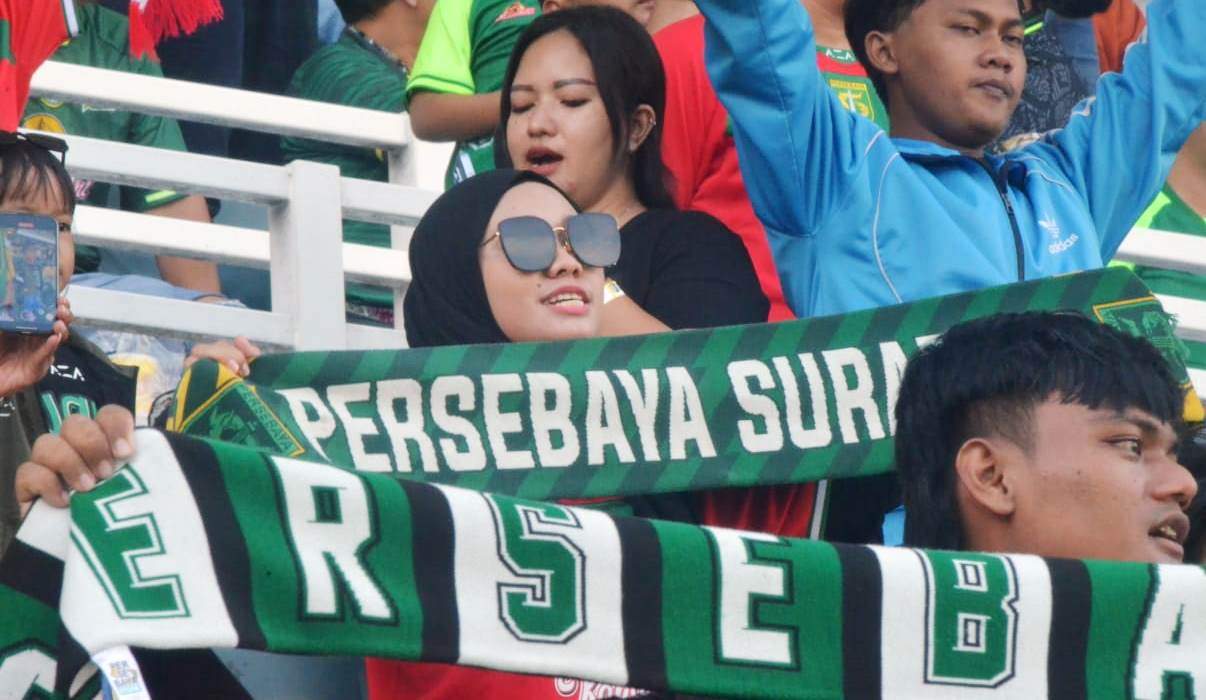 Bonek Bonita dukung Persebaya Surabaya saat menjamu Malut United (foto cak broto