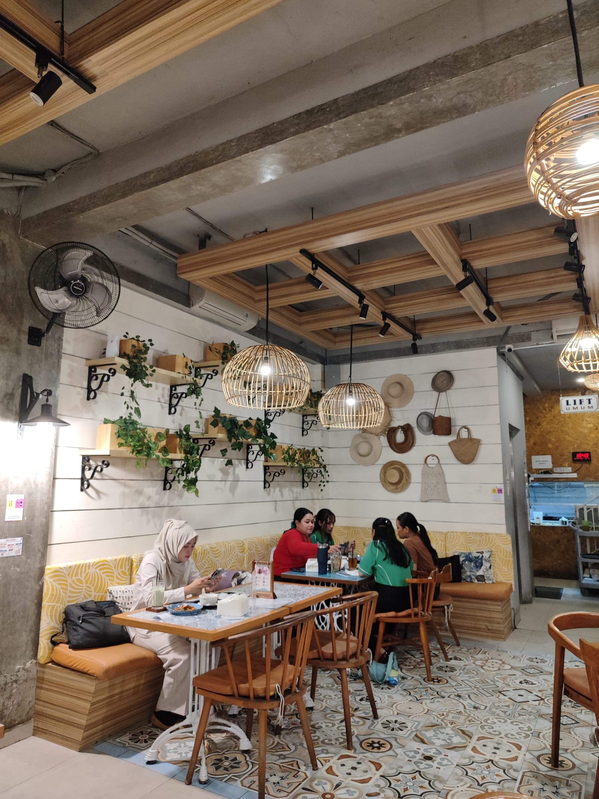 foremore resto & cafe photos