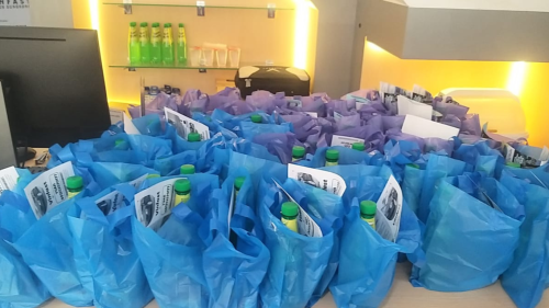 Semangat Berbagi di Bulan Ramadhan: VinFast Surabaya Sungkono Tebar Kebaikan dengan Takjil Gratis