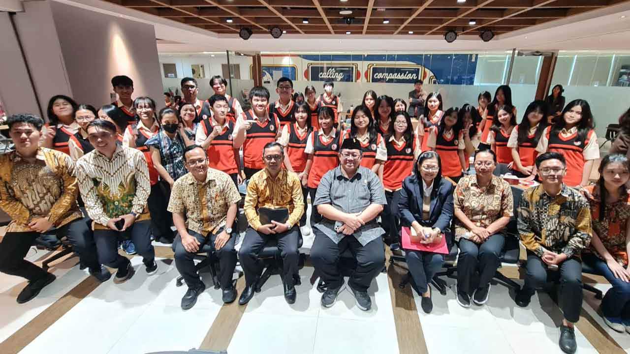 diskusi Pancasila UPH Surabaya