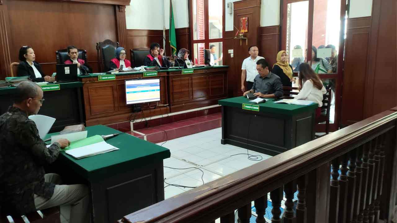 Penundaan putusan PN Surabaya