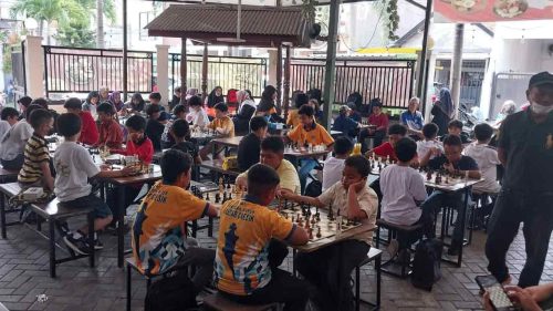Turnamen catur anak Surabaya