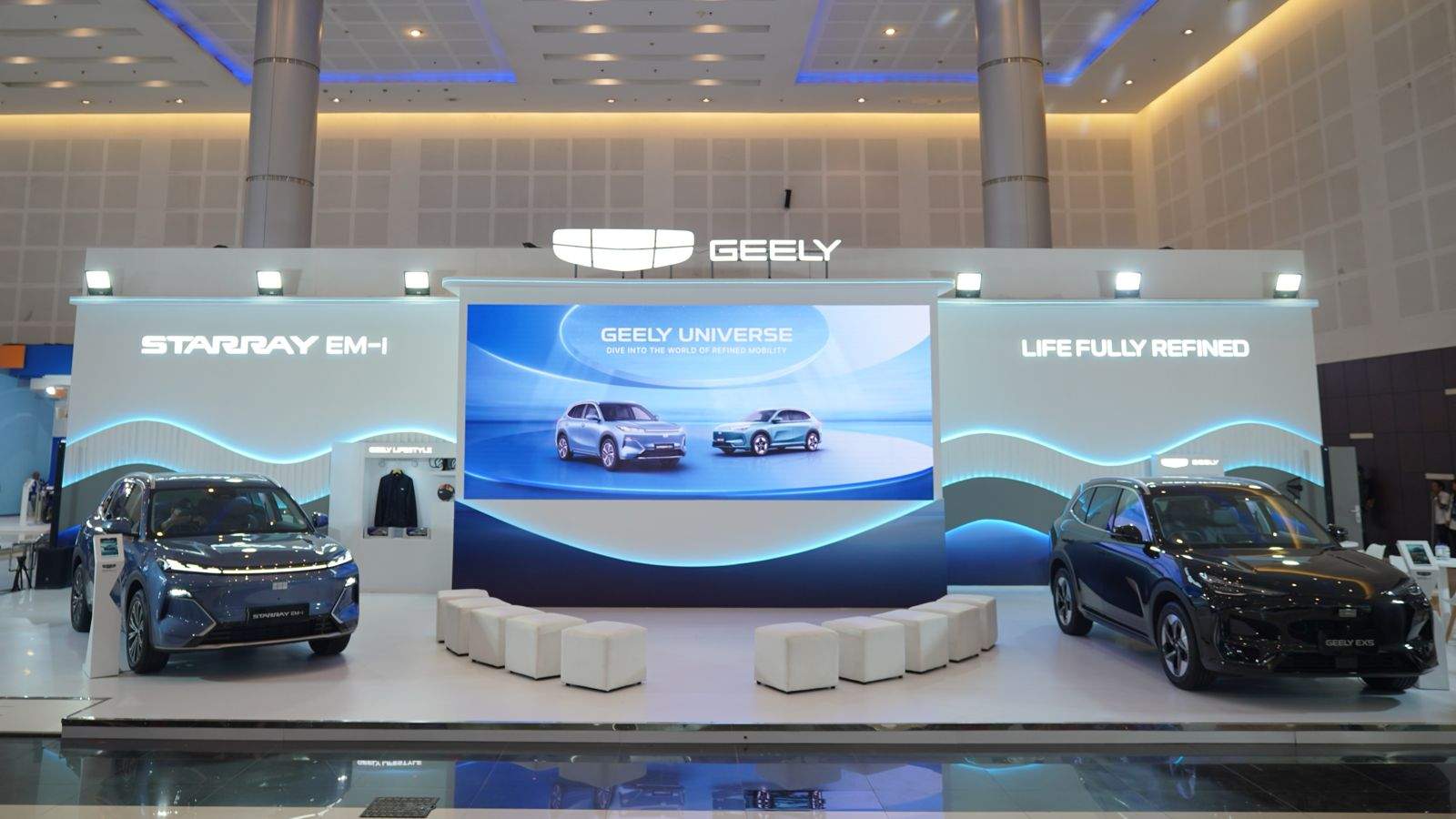 Di ajang GIIAS Surabaya 2025, Geely menghadirkan Geely Starray EM-i dan Geely EX5