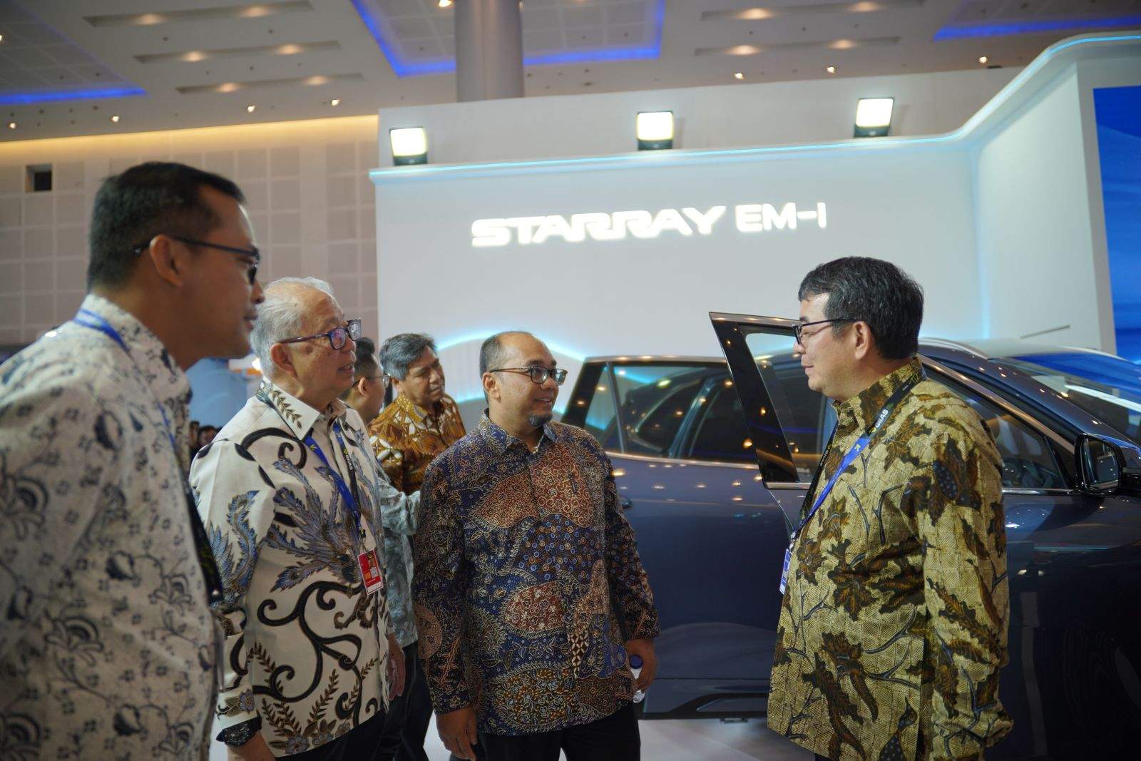 Kunjungan perwakilan dari pemerintah di Booth Geely di GIIAS Surabaya 2025 (1)