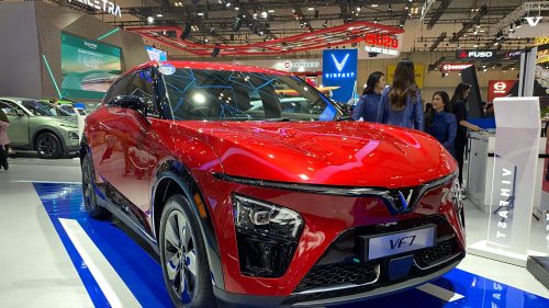 Unit kendaraan listrik VinFast VF7