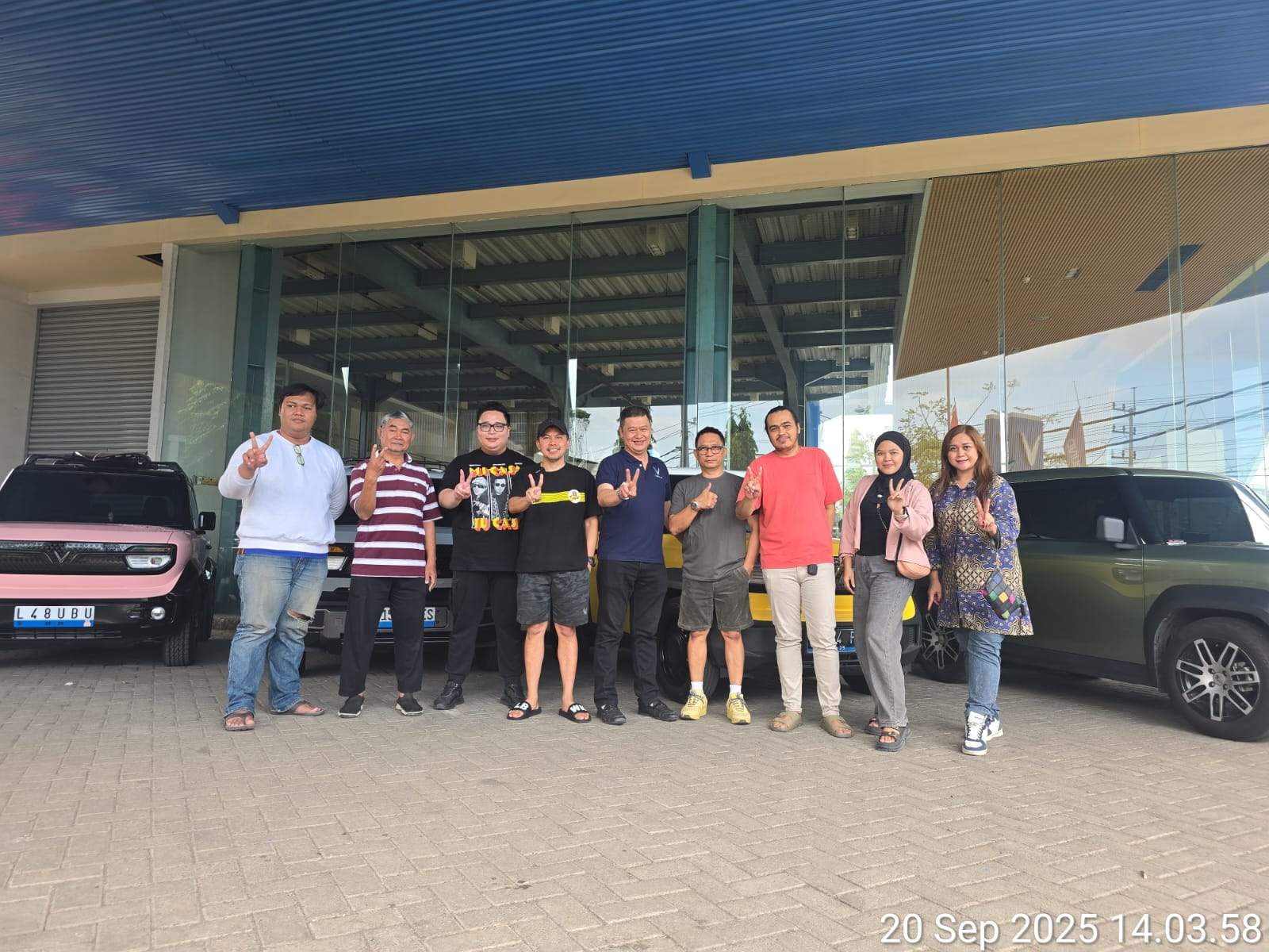 Pertemuan awal yang menjadi cikal bakal terbentuknya komunitas ini telah sukses dilaksanakan pada 20 September 2025 di dealer Vinfast Siba Sidoarjo. Acara tersebut dihadiri oleh 11 pemilik mobil listrik Vinfast VF3 Pertemuan awal yang menjadi cikal bakal terbentuknya komunitas ini telah sukses dilaksanakan pada 20 September 2025 di dealer Vinfast Siba Sidoarjo. Acara tersebut dihadiri oleh 11 pemilik mobil listrik Vinfast VF3