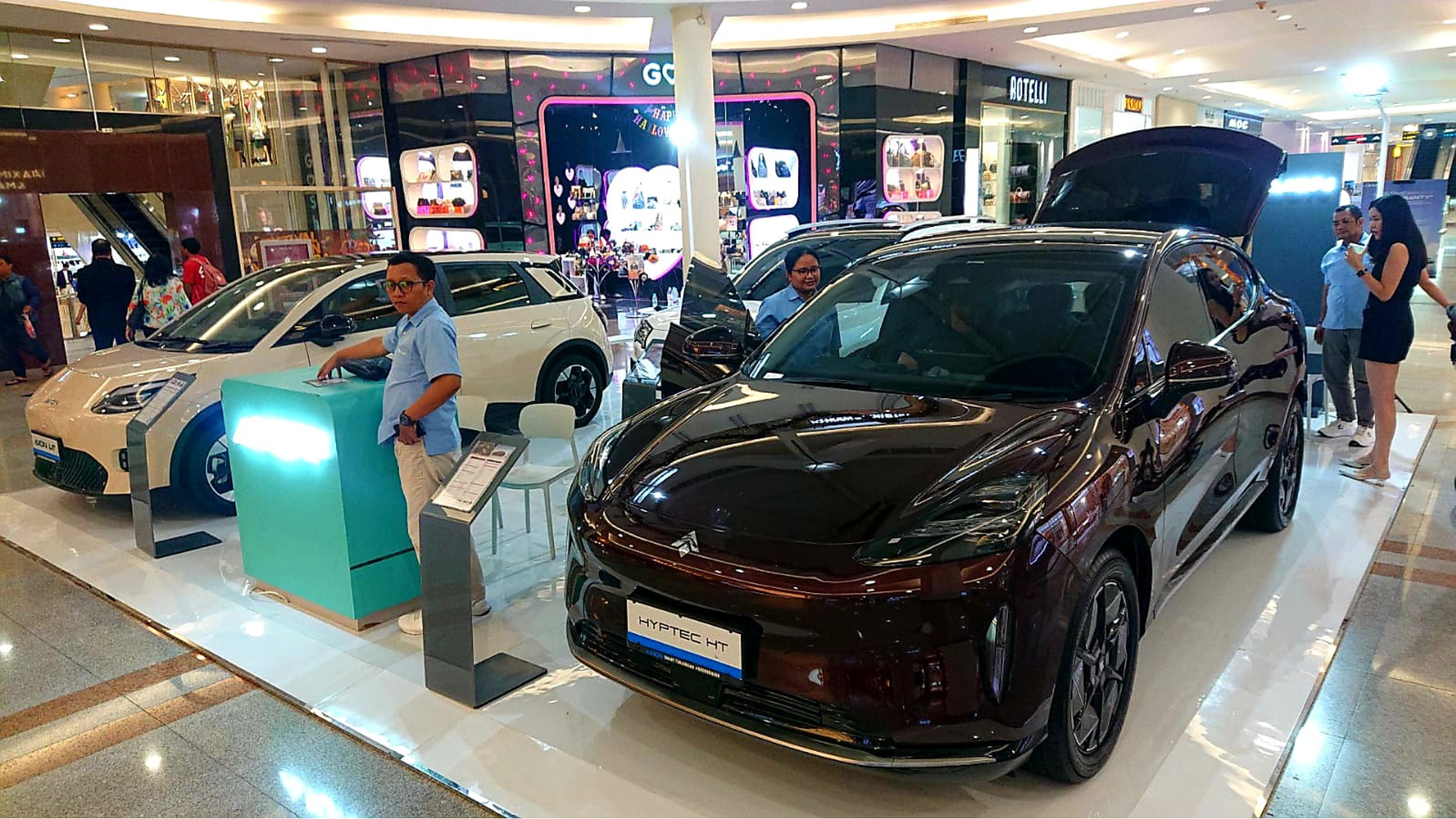 pameran mobil listrik 2025 surabaya