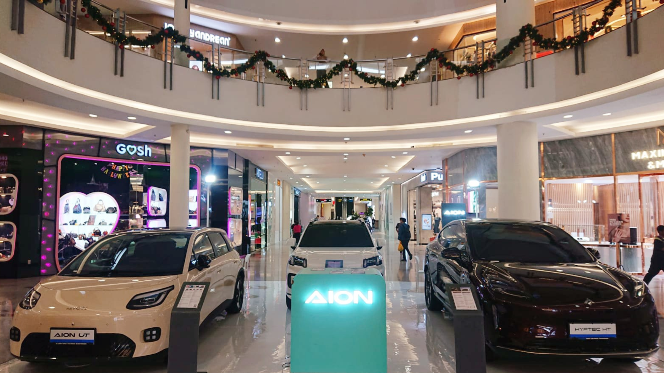 Pameran mobil listrik  AION surabaya 2025