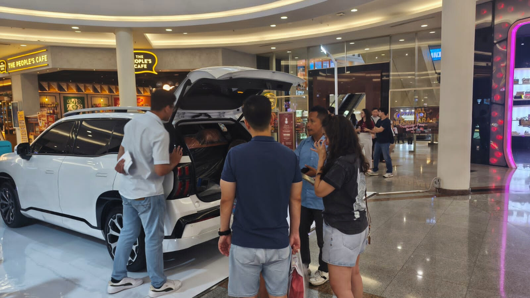 pameran mobil listrik 2025 surabaya