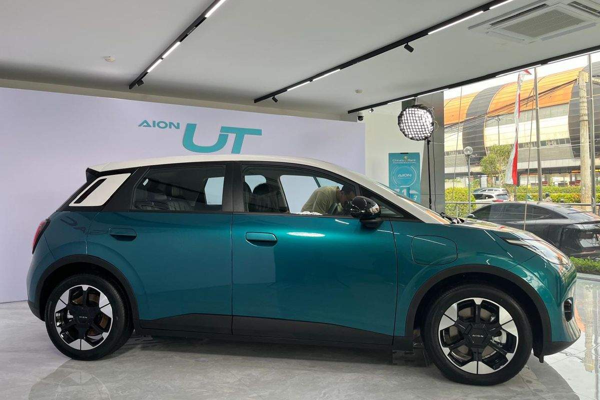 harga mobil aion ut di indonesia