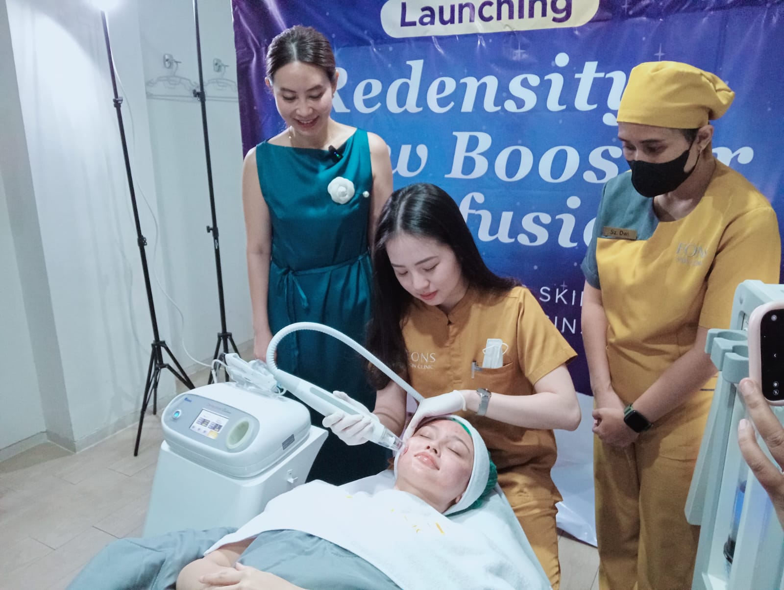 Redensity Glow Booster Infusion : Treatment Terbaru di EONS Skin Clinic Surabaya (dokpri)