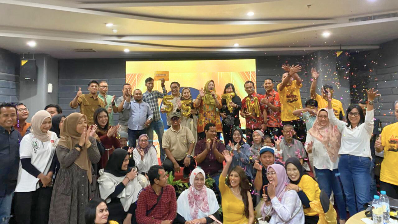 DIPO Sidoarjo sukses menggelar malam apresiasi bertajuk "Melaju Bersama Fuso 55th Tanpa Batas!" di Excotel Design Hotel Surabaya.