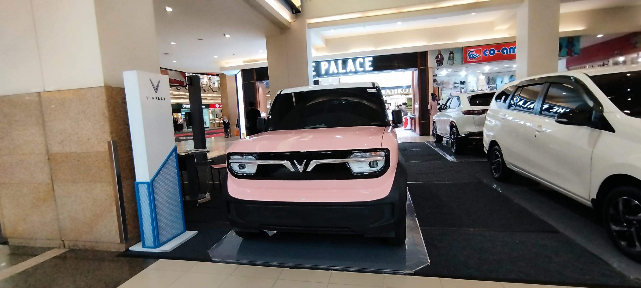 Vinfast Siba Sungkono Surabaya Gelar Pameran EV di Royal Plaza Surabaya