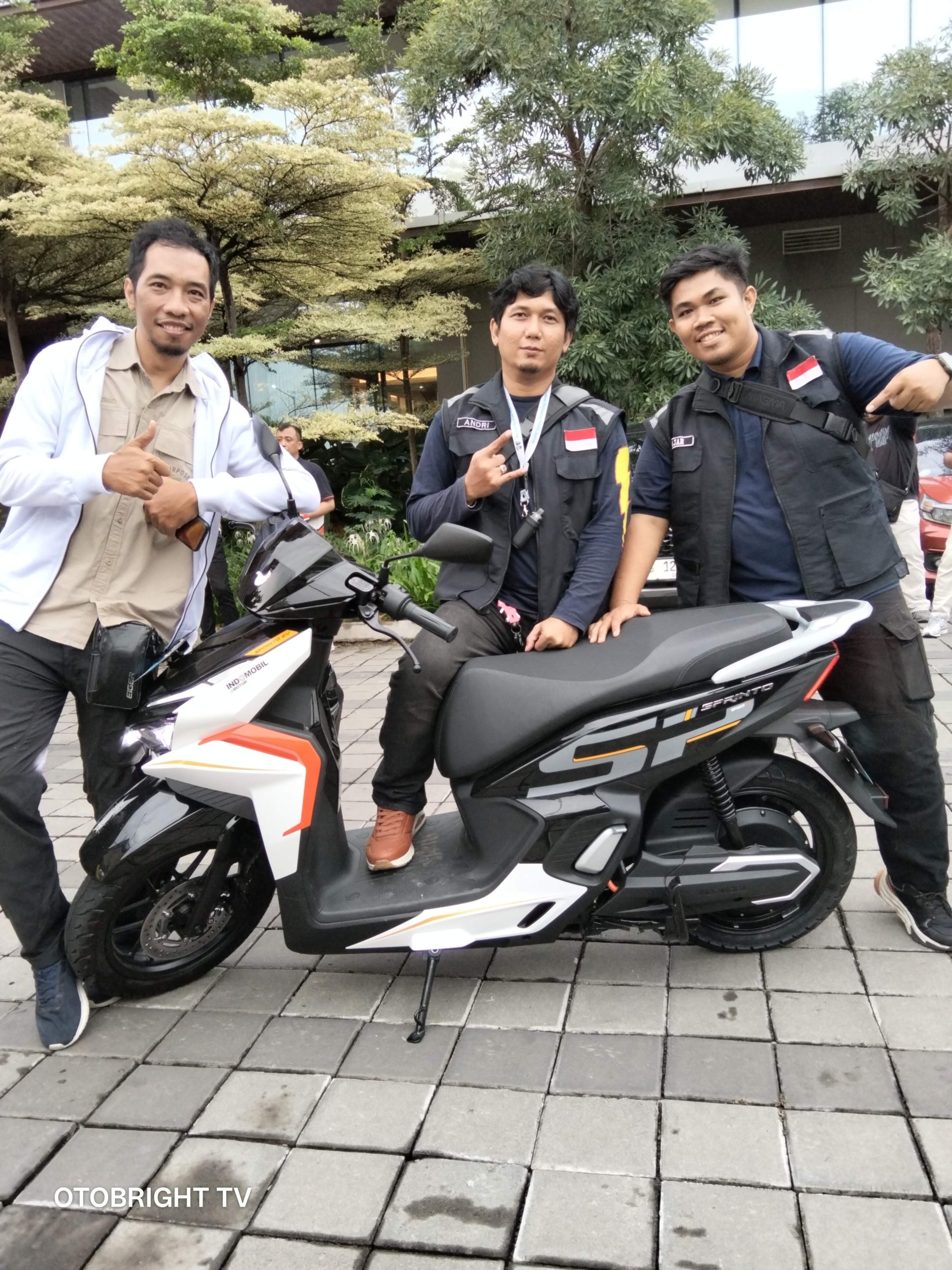 Sebagai lini produk terbaru, Sprinto dirancang untuk menjawab kebutuhan pengguna urban yang menginginkan kendaraan elektrifikasi dengan perpaduan desain stylish, performa bertenaga, kepraktisan tinggi, serta efisiensi penggunaan energi