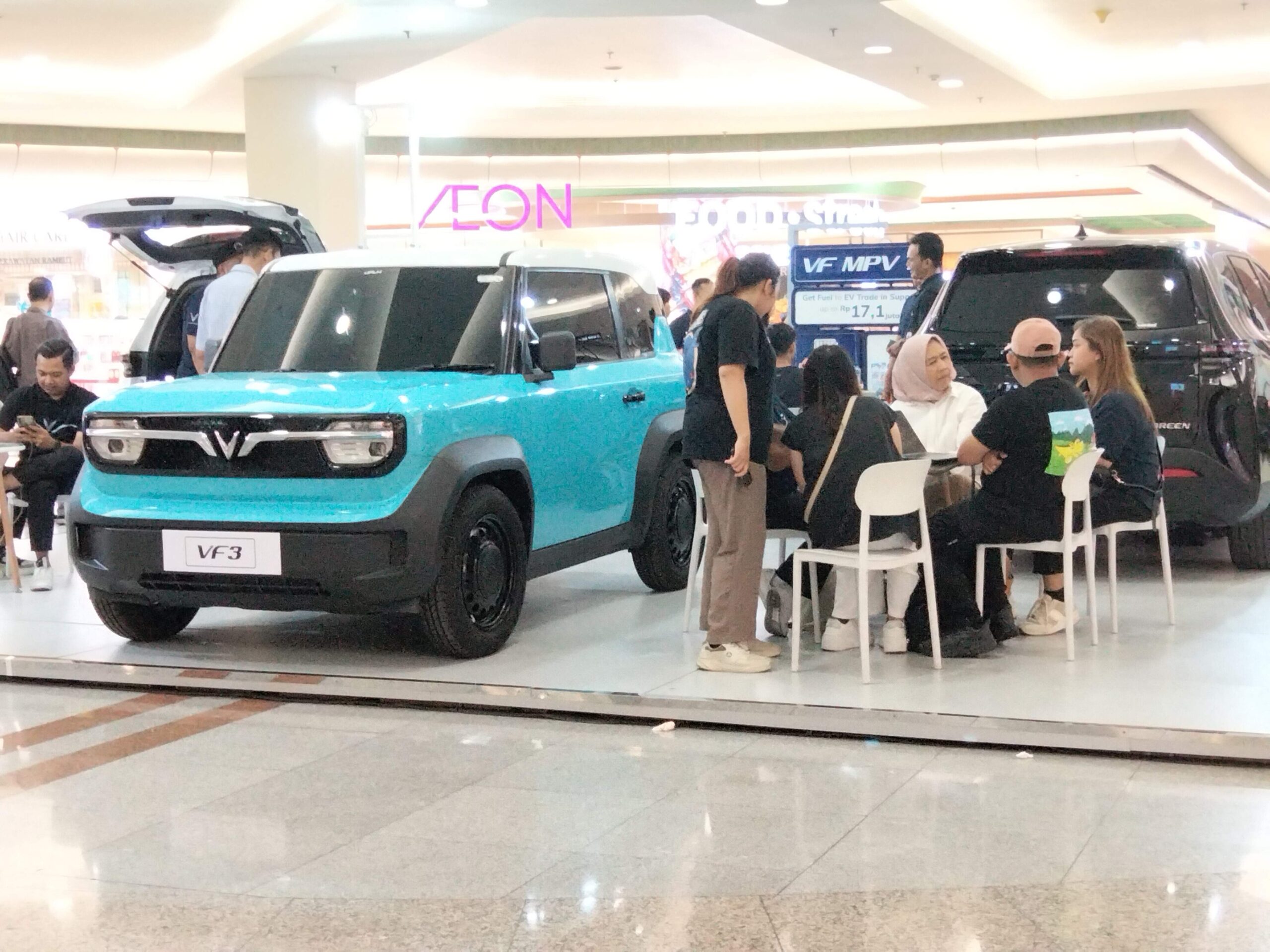Pameran Mobil Listrik VinFast yang berlangsung pada 06–12 Juli 2026 di Atrium PTC Surabaya, tepatnya di antara outlet Sociolla dan The Body Shop.