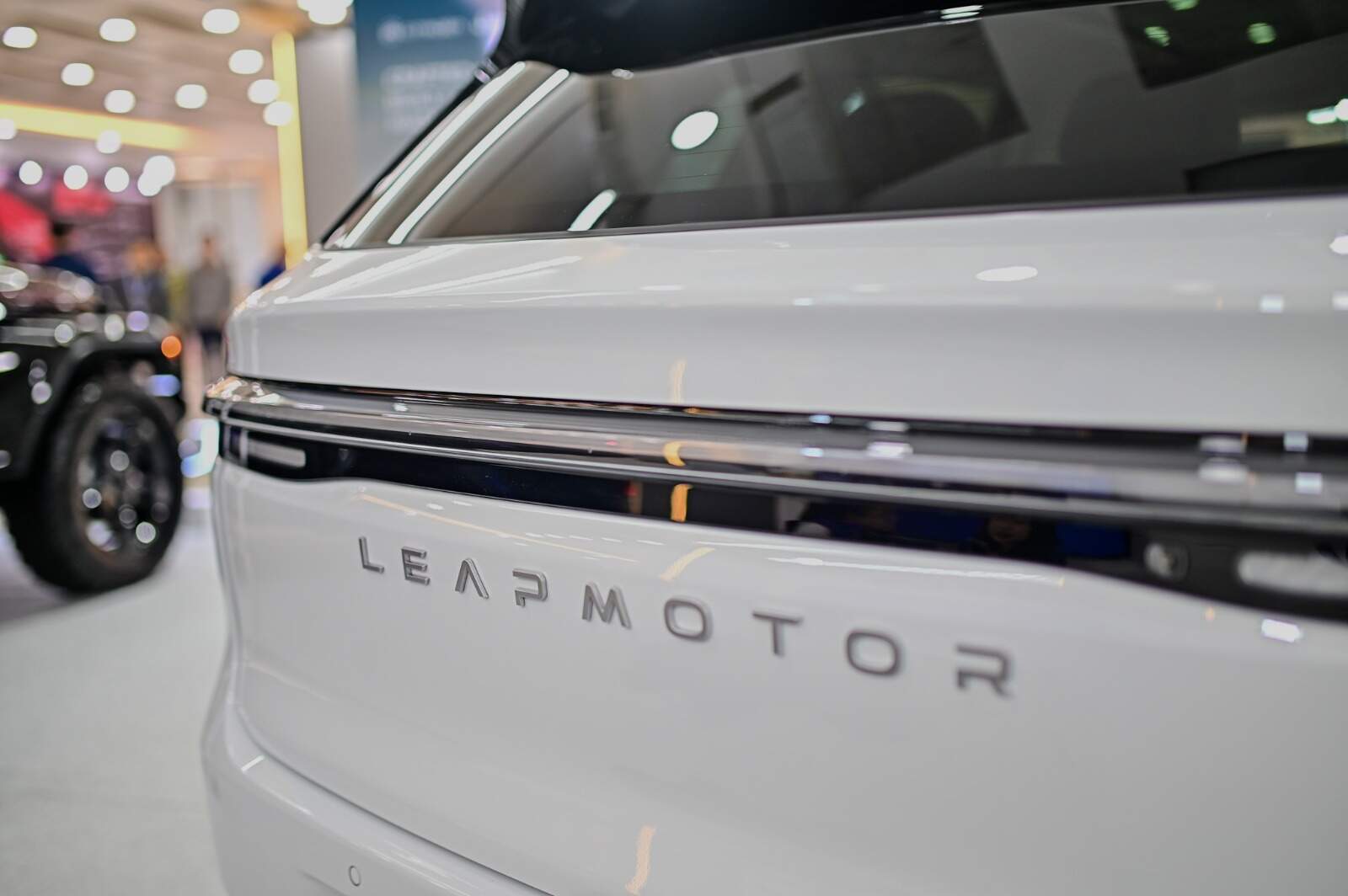 Leapmotor menghadirkan model unggulannya, B10 dan C10, dua SUV listrik yang mengusung filosofi intelligent electric vehicle dengan perpaduan teknologi terintegrasi, desain modern, dan pengalaman berkendara yang menyenangkan.