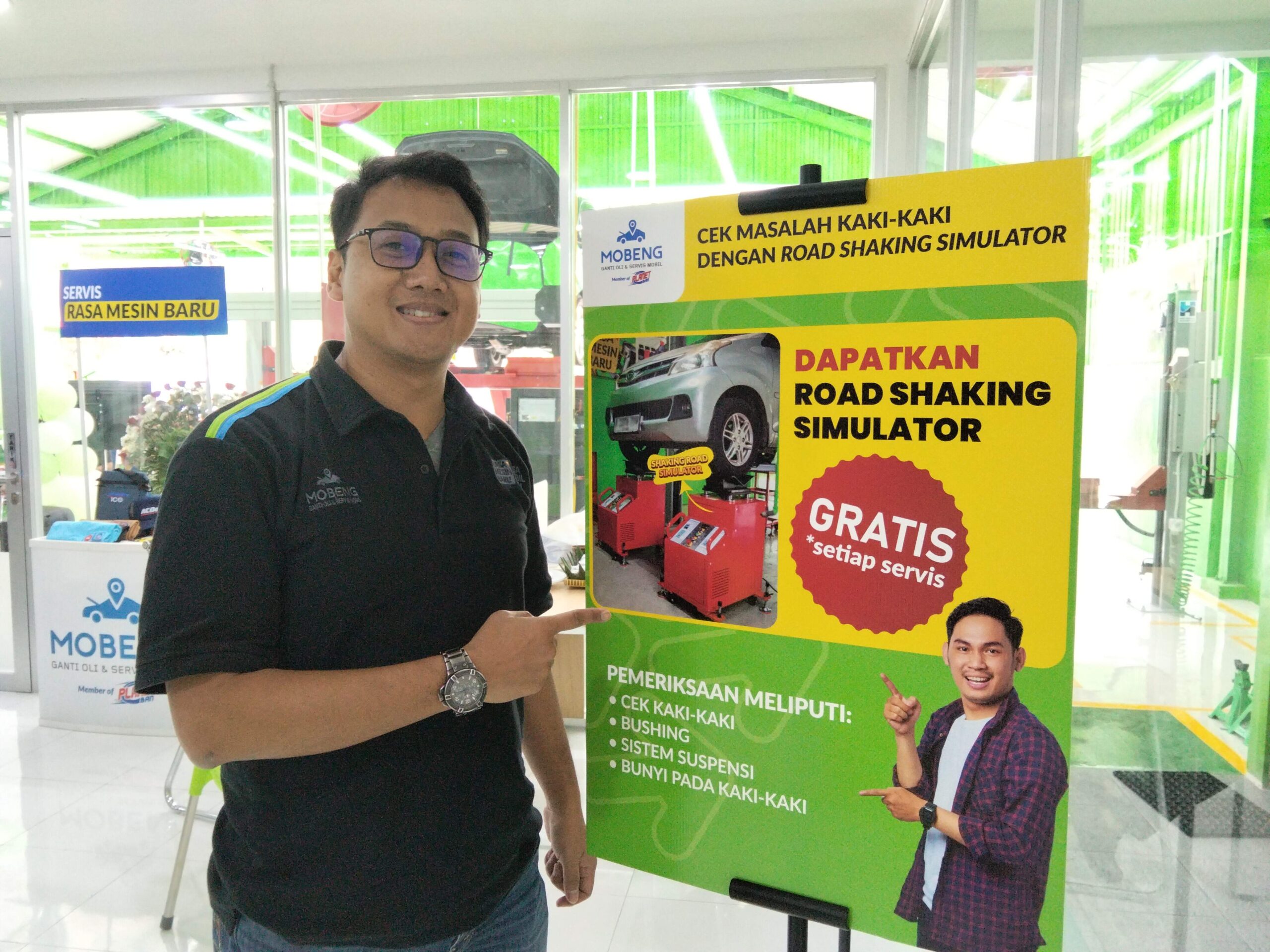 Gatot Nugroho selaku Commercial Deputy Division Head PT Surga Mobil Indonesia saat peresmian Mobeng Manukan Surabaya