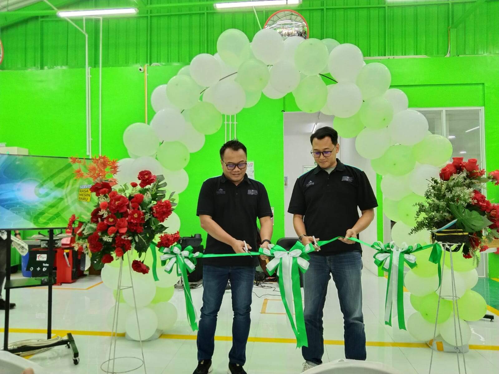 Outlet anyar tersebut mengusung konsep one-stop service guna memenuhi seluruh kebutuhan otomotif mulai dari penggantian pelumas mesin, perbaikan komponen kaki-kaki, penggantian aki, hingga ban
