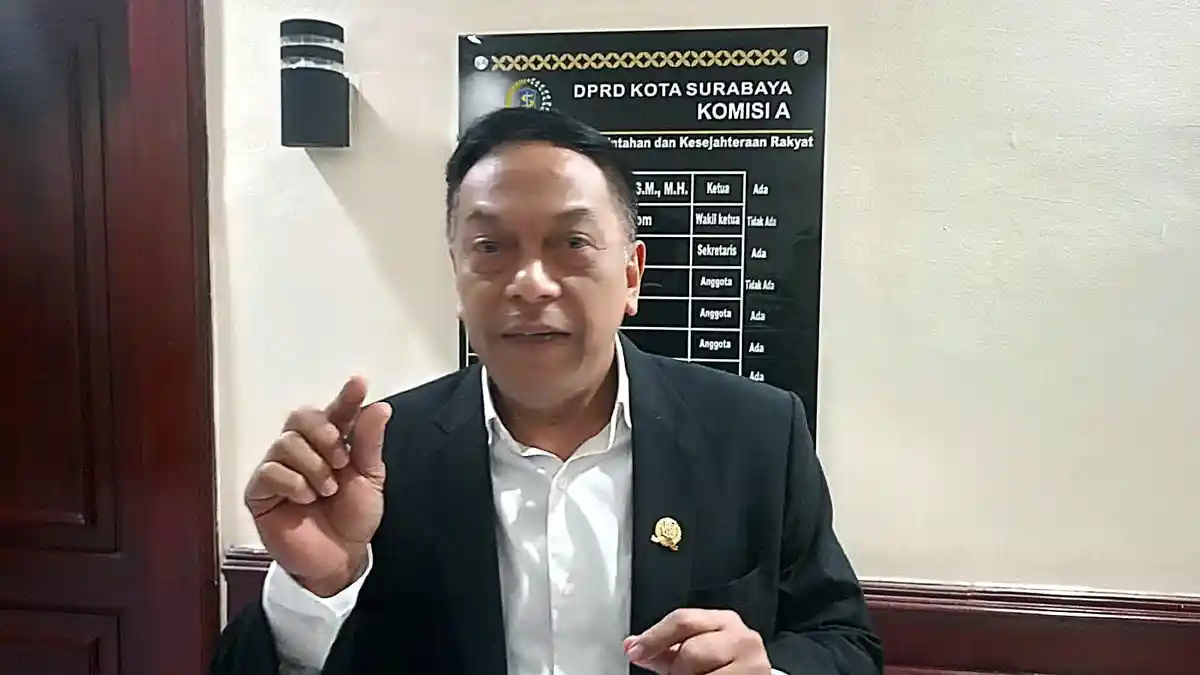 Sekretaris Komisi A DPRD Surabaya Anas Karno menyoroti sanksi terhadap 58 ASN Pemkot Surabaya, Kamis (1/10/2026)