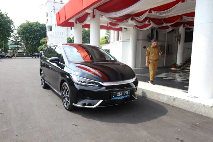Mobil listrik dinas Surabaya. (Foto Pemkot Surabaya)