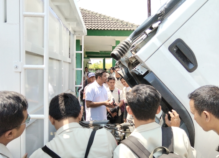 Perwakilan 2S & Fleet Training PT KTB, Mahmud memaparkan tujuan agar anggota KDMP memahami tata cara penggunaan kendaraan yang tepat