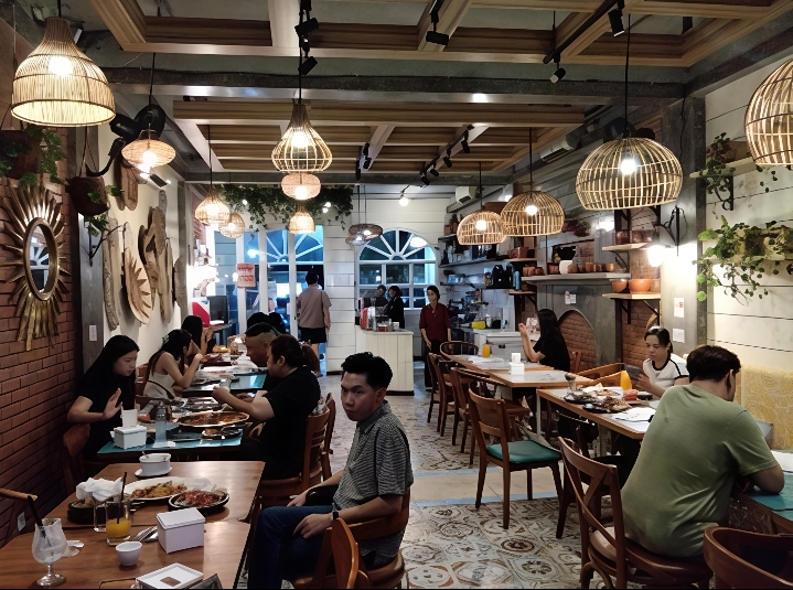 Weekend merupakan waktu pas untuk mengajak keluarga menikmati hidangan istimewa di Foremore Crab resto and cafe